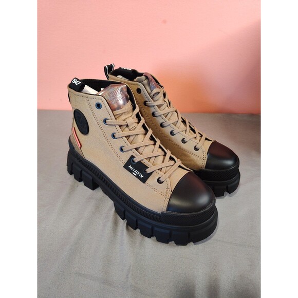 Women's Palladium Revolt Hi TX Boots Size 8 New - Picture 2 of 9